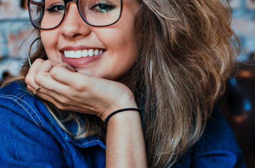 a gorgeous woman with a beautiful smile